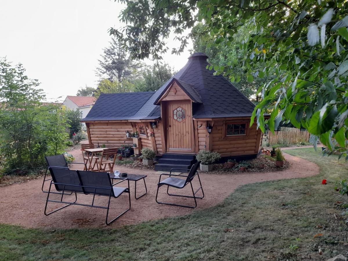 A L'Oree Du Cedre Hotel Pouzauges Exterior foto